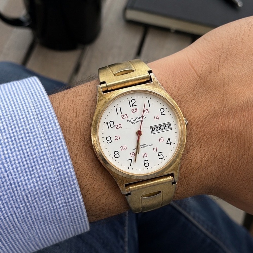 Vintage Helbros Mens Quartz Watch Gold Tone Expansion Band Day Date White Dial